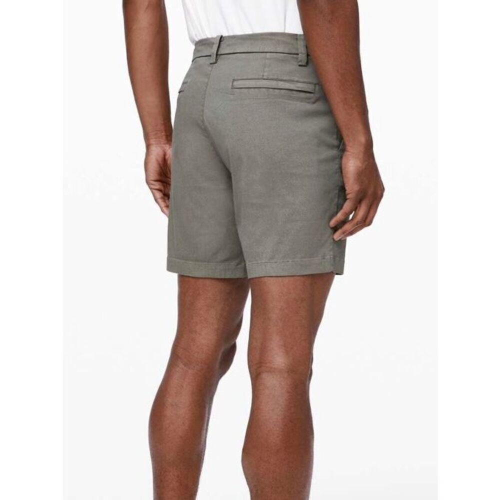 Lululemon Commission canvas 9” Gray Shorts men’s sz 28